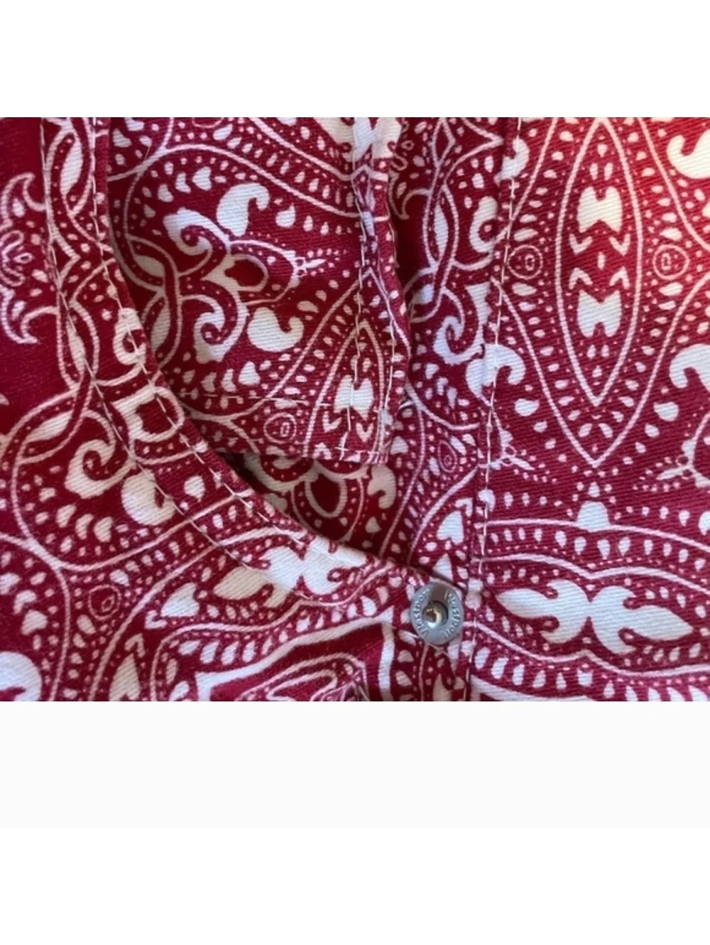 Westport Womans Shorts Red & White Paisleyish Print Sz 12- 5 Pocket Style Cotton